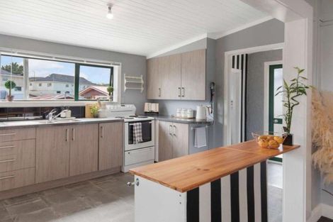 Photo of property in 18 Puriri Street, Gonville, Whanganui, 4501