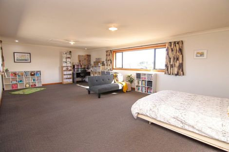 Photo of property in 7 Alpine Grove, Kelvin Grove, Palmerston North, 4414