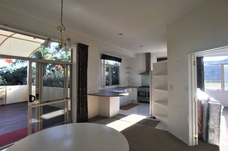 Photo of property in 9 Lorikeet Place, Unsworth Heights, Auckland, 0632