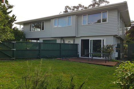 Photo of property in 139 Taylor Terrace, Tawa, Wellington, 5028