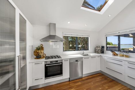 Photo of property in 1/71 Princes Street, Northcote Point, Auckland, 0627