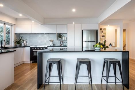 Photo of property in 2/259 Hurstmere Road, Takapuna, Auckland, 0622