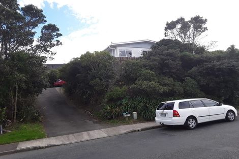 Photo of property in 23a Somes Crescent, Newlands, Wellington, 6037