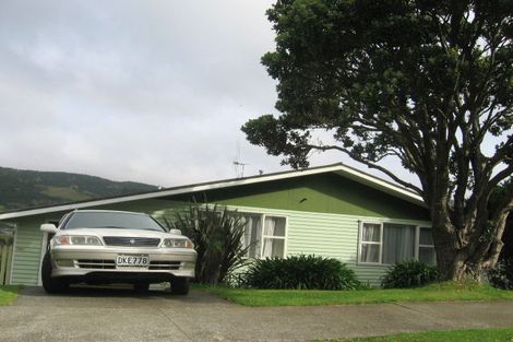 Photo of property in 86 Taylor Terrace, Tawa, Wellington, 5028
