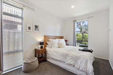 Photo of property in 2/110 Aberdeen Road, Campbells Bay, Auckland, 0620