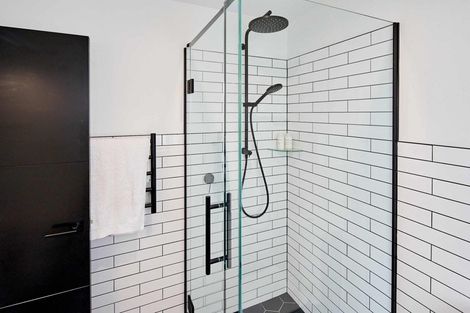 Photo of property in 44 Domett Street, Newlands, Wellington, 6037