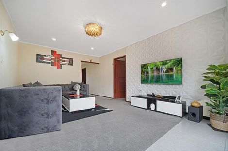Photo of property in 1/8 Mcinnes Road, Weymouth, Auckland, 2103