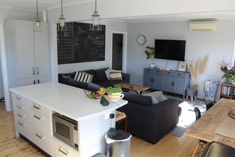 Photo of property in 2 Warren Street, Paparangi, Wellington, 6037