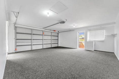 Photo of property in 1 Luna Place, Henderson, Auckland, 0612