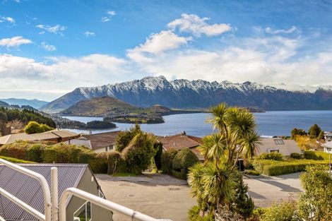 Photo of property in 32 Avalon Crescent, Fernhill, Queenstown, 9300