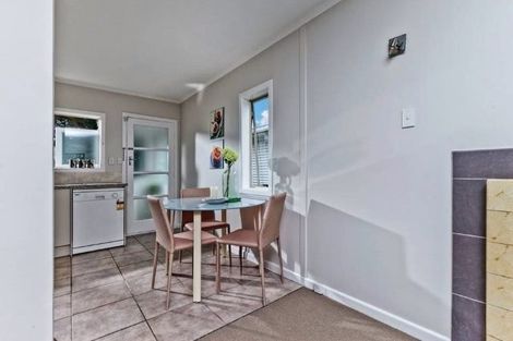 Photo of property in 1/138 Forrest Hill Road, Forrest Hill, Auckland, 0620