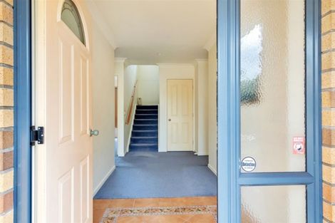 Photo of property in 1 Highfields Terrace, Henderson, Auckland, 0612