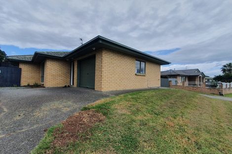 Photo of property in 14 Glenveagh Park Drive, Weymouth, Auckland, 2103