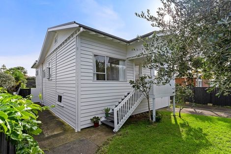 Photo of property in 1/19 Brook Street, Milford, Auckland, 0620