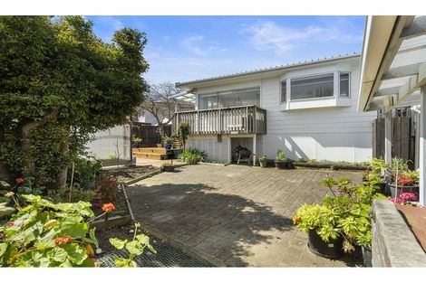 Photo of property in 43 Archmillen Avenue, Pakuranga Heights, Auckland, 2010