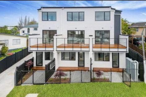 Photo of property in 1/82 Rosewarne Crescent, Glendene, Auckland, 0602