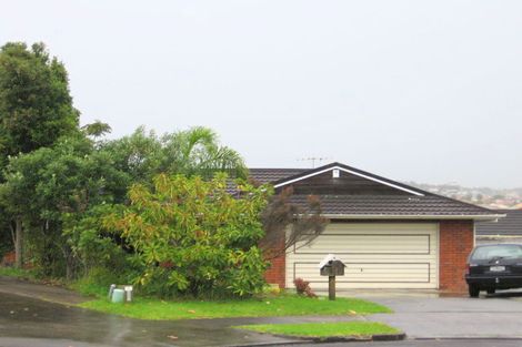 Photo of property in 32 Pinewood Grove, Botany Downs, Auckland, 2010