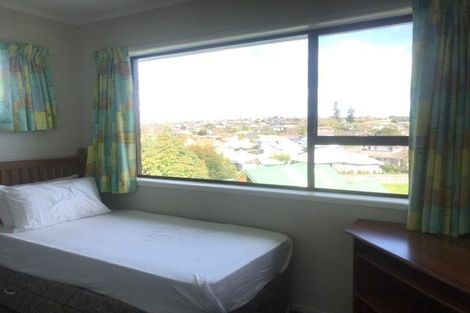 Photo of property in 66 Mirrabooka Avenue, Botany Downs, Auckland, 2010