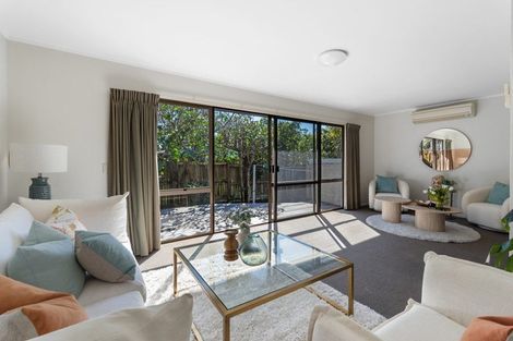 Photo of property in 2/5 Hanlon Crescent, Narrow Neck, Auckland, 0624