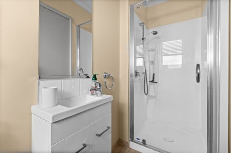 Photo of property in 9a Oxford Street, Taradale, Napier, 4112