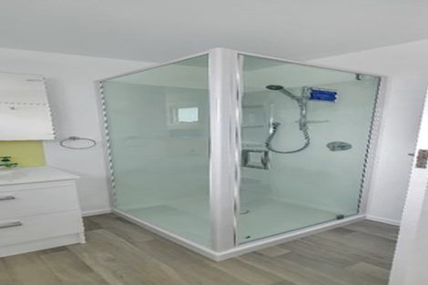 Photo of property in 4/176 Henderson Valley Road, Henderson, Auckland, 0612