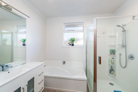 Photo of property in 41 Aorangi Road, Paraparaumu, 5032