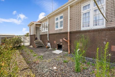 Photo of property in 115 Sunnyside Road, Sunnyvale, Auckland, 0612