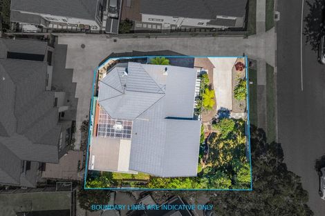 Photo of property in 10 Borrowdace Avenue, Botany Downs, Auckland, 2010