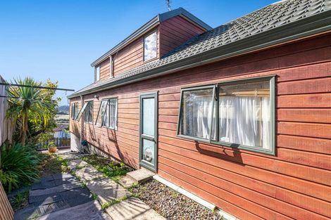Photo of property in 1/21 Jumento Place, Unsworth Heights, Auckland, 0632