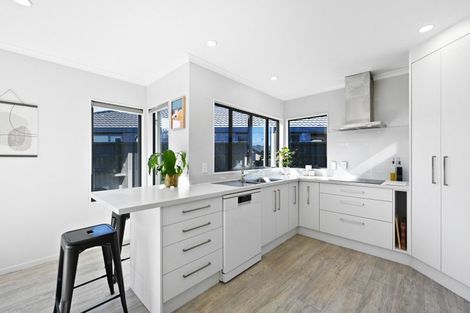 Photo of property in 13 Mangakoea Place, St Andrews, Hamilton, 3200