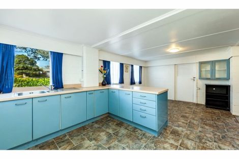 Photo of property in 72 La Rosa Street, Green Bay, Auckland, 0604