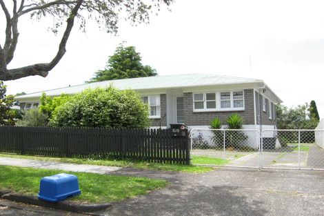 Photo of property in 2/3 Laurelwood Avenue, Pukekohe, 2120