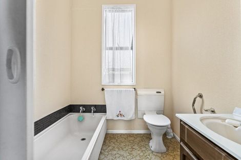 Photo of property in 12 Dunn Street, Egmont Village, 4372