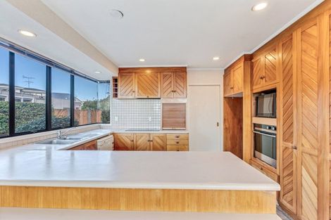 Photo of property in 31a The Esplanade, Eastern Beach, Auckland, 2012