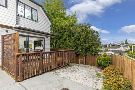 Photo of property in 8b Dallinghoe Crescent, Milford, Auckland, 0620