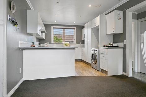 Photo of property in 233 Shakespeare Street, Leamington, Cambridge, 3432