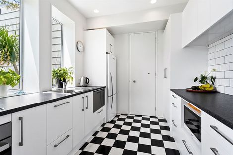 Photo of property in 11 Fathom Place, Te Atatu Peninsula, Auckland, 0610