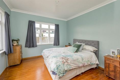 Photo of property in 6 Queenwood Road, Levin, 5510