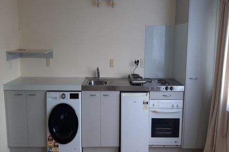 Photo of property in 2/52 Russell Terrace, Berhampore, Wellington, 6023