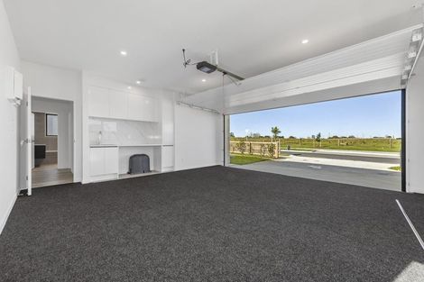 Photo of property in 77 Maungakaraka Road, Karaka, 2580