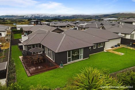 Photo of property in 69 Johnstone Drive, Fitzherbert, Palmerston North, 4410