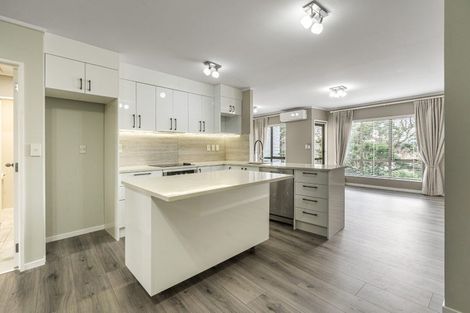Photo of property in The Haven, 4/120 Beach Haven Road, Beach Haven, Auckland, 0626
