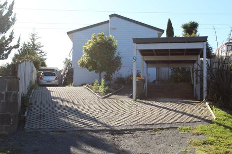 Photo of property in 1/9 Thistledew Place, Bayview, Auckland, 0629