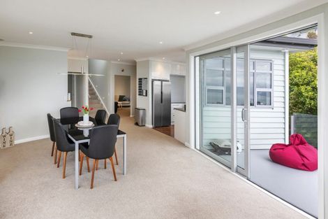 Photo of property in 118a Nicholson Road, Khandallah, Wellington, 6035