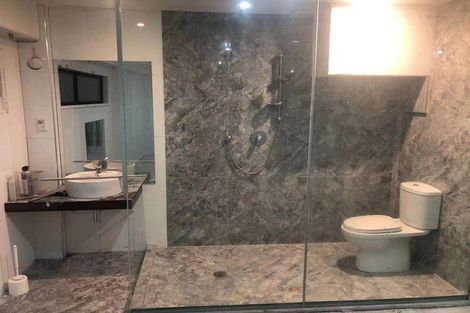 Photo of property in 4/17 Akoranga Drive, Northcote, Auckland, 0627