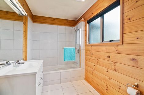 Photo of property in 48 Matipo Avenue, Pomare, Rotorua, 3015