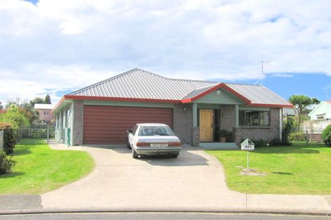 Photo of property in 108 Waverley Place, Whangamata, 3620