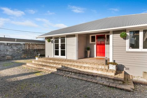 Photo of property in 556a Queen Street East, Levin, 5510