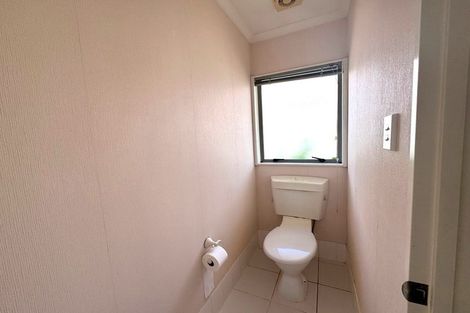 Photo of property in 114 Buscomb Avenue, Henderson, Auckland, 0610