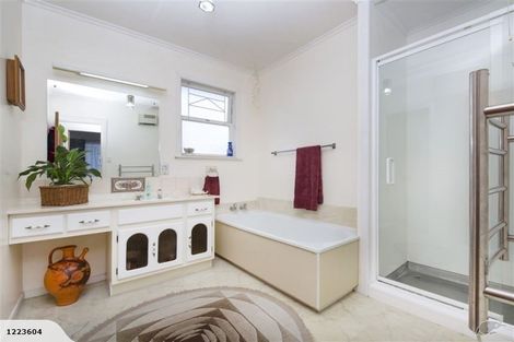 Photo of property in 63 Beechdale Crescent, Pakuranga Heights, Auckland, 2010